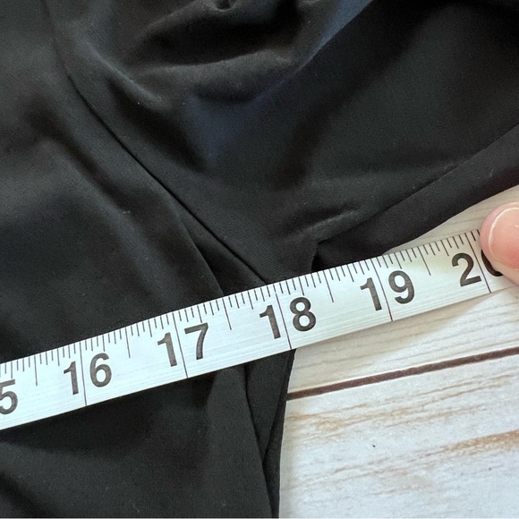 Eileen Fisher 100% Silk Long Sleeve Layering Top in Black size Medium - Picture 7 of 8